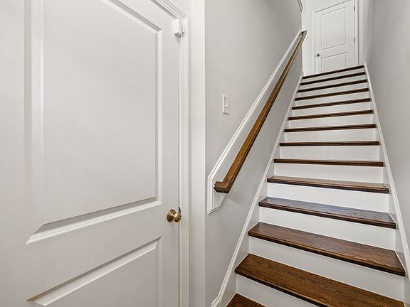 5th image of 1039 Commack Dr