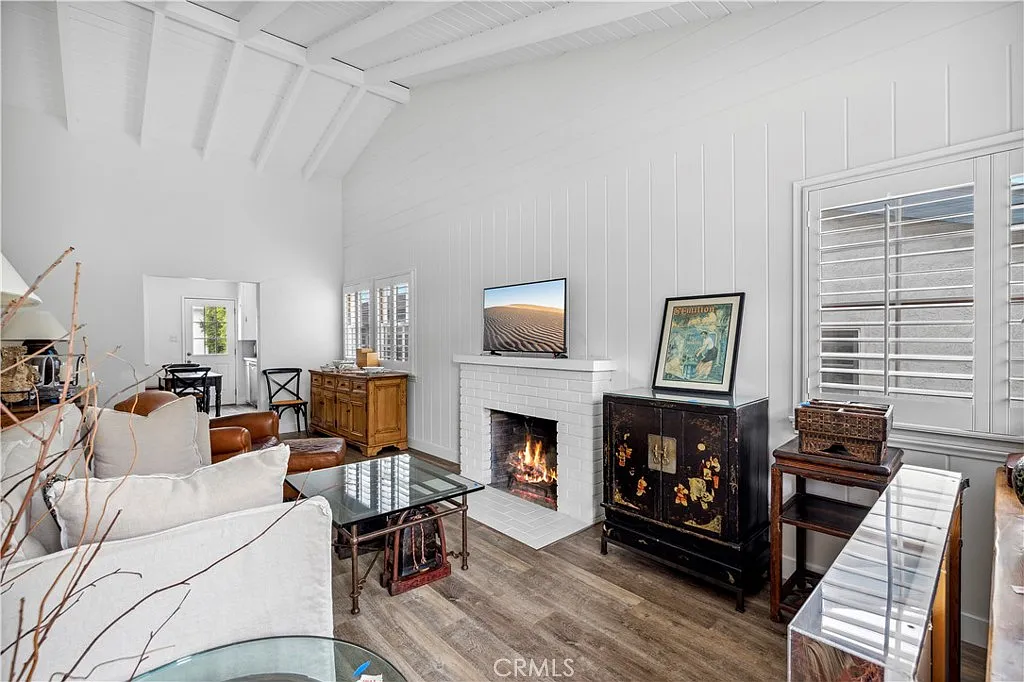 2 bed, 989 sqft, $6,500 — Photo 4