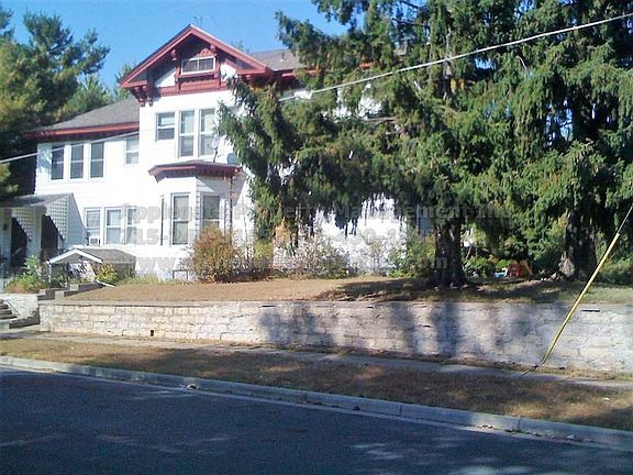 2nd image of 308 Willard St W
