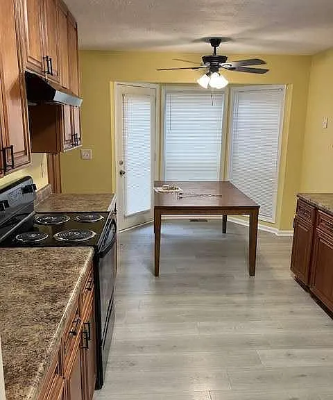 7157 Williamsburg Dr — Photo 3