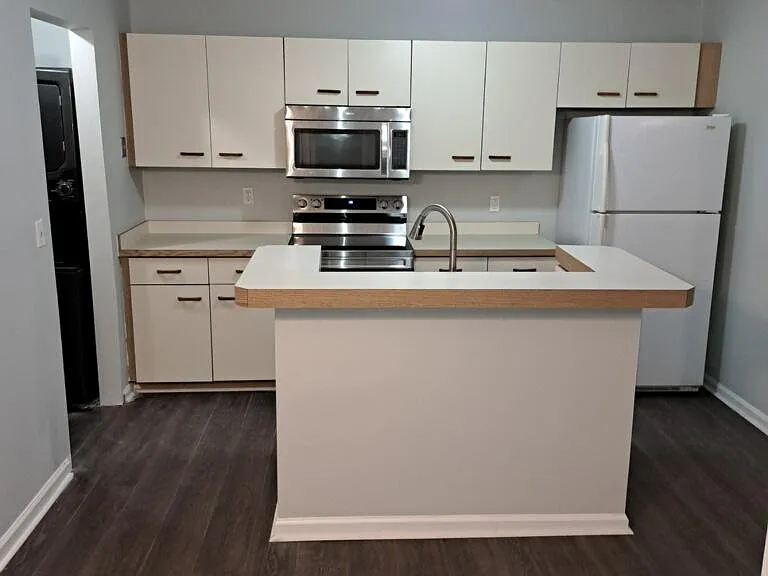 983 Stewarts Creek Dr #5 — Photo 3