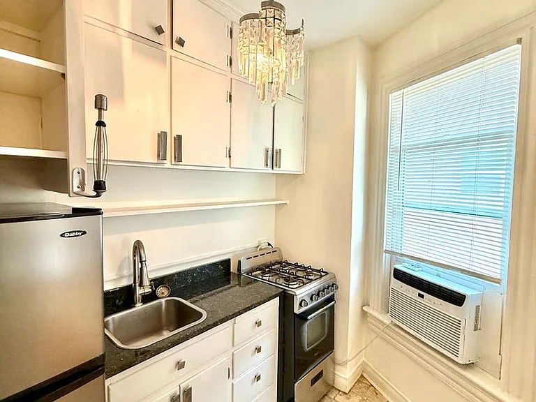 1454 N Marion St — Photo 17