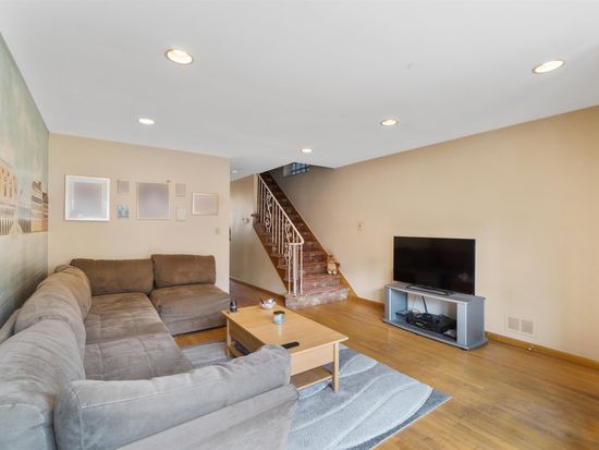 223 Avenue B, Bayonne, NJ 07002