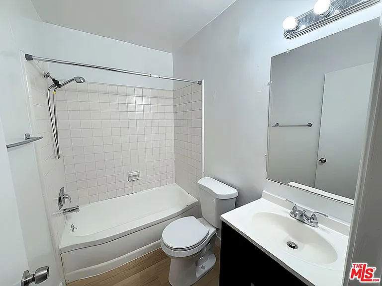 5032 Maplewood Ave #103 — Photo 9