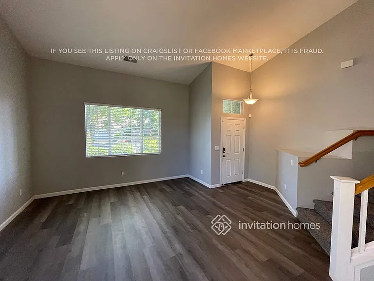 472 Woodcrest Dr — Photo 4