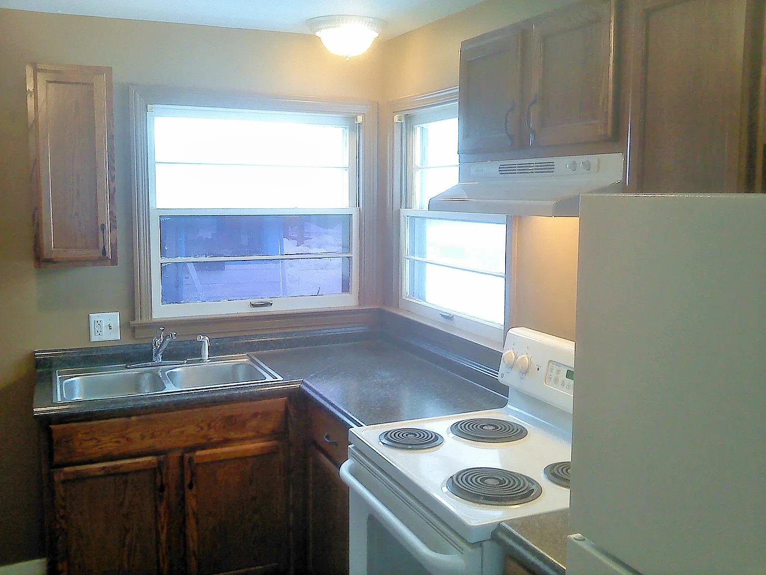 3 bed, 1.5 bath, 960 sqft, $1,685 — Photo 2