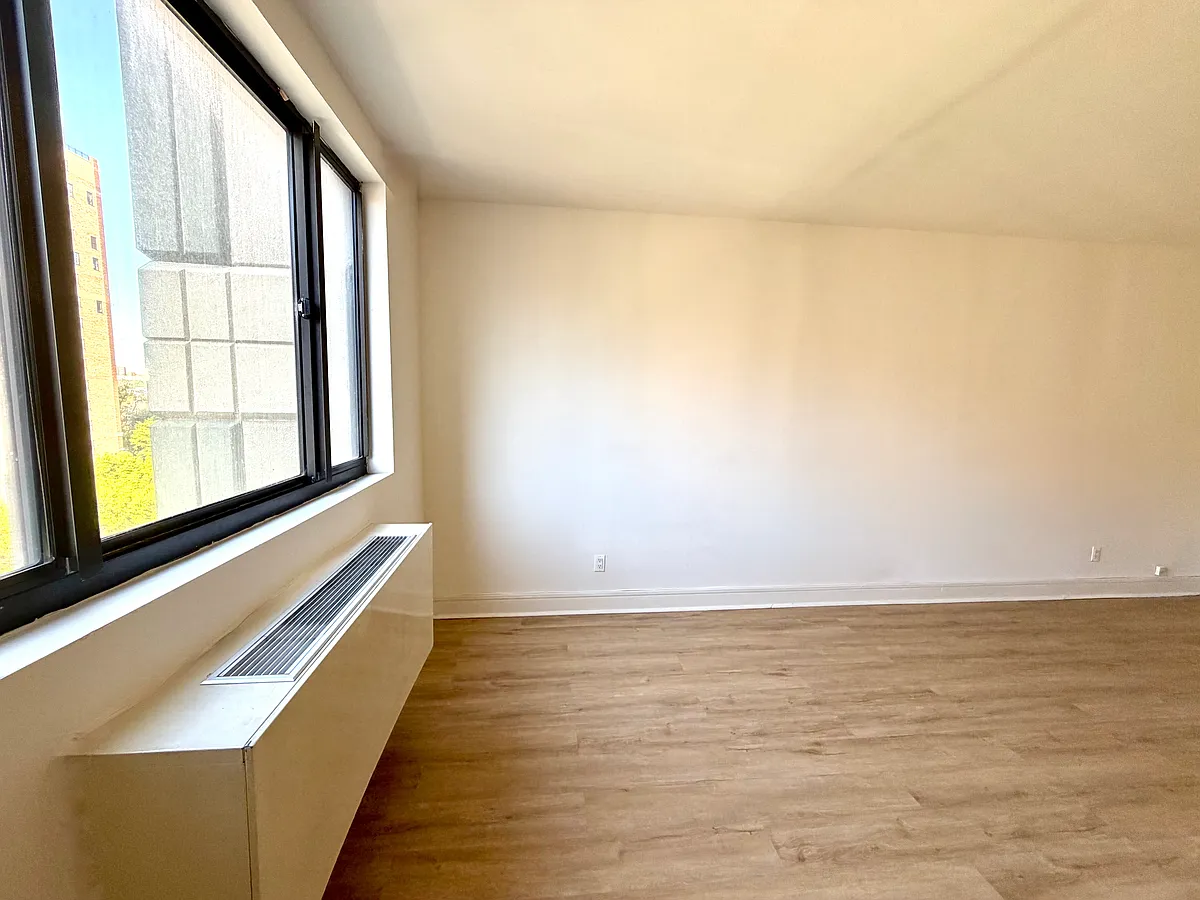 Building Photo - 323 W 96th St #614