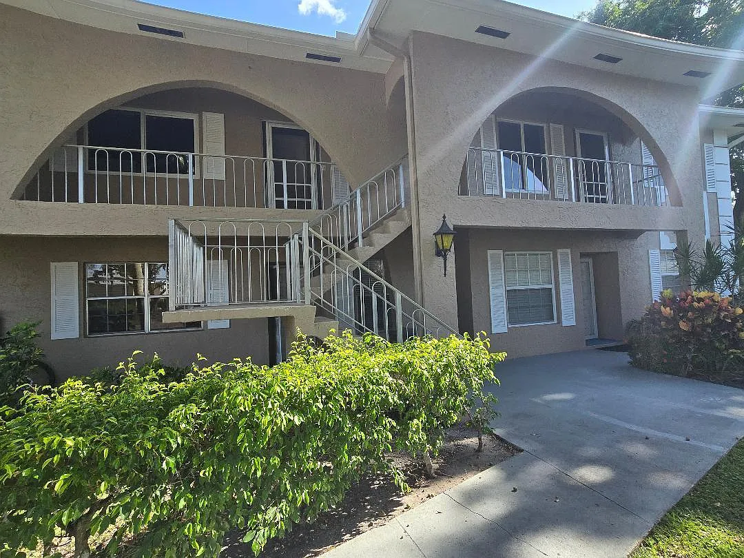 2 bed, 2.0 bath, 989 sqft, $2,000 — Photo 1