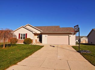 1462 McRae Cir, Green Bay, WI 54311