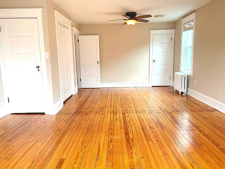 2413 W 16th St — Photo 15