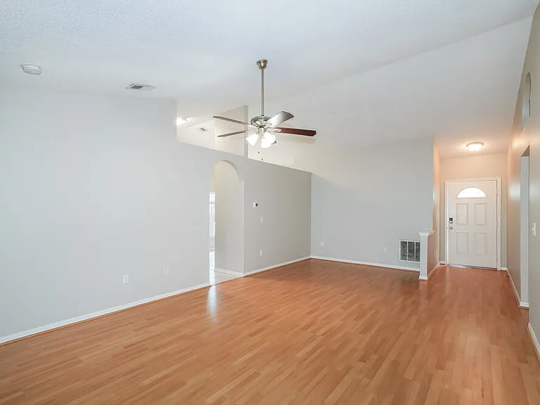 2047 Sarah Louise Dr — Photo 5