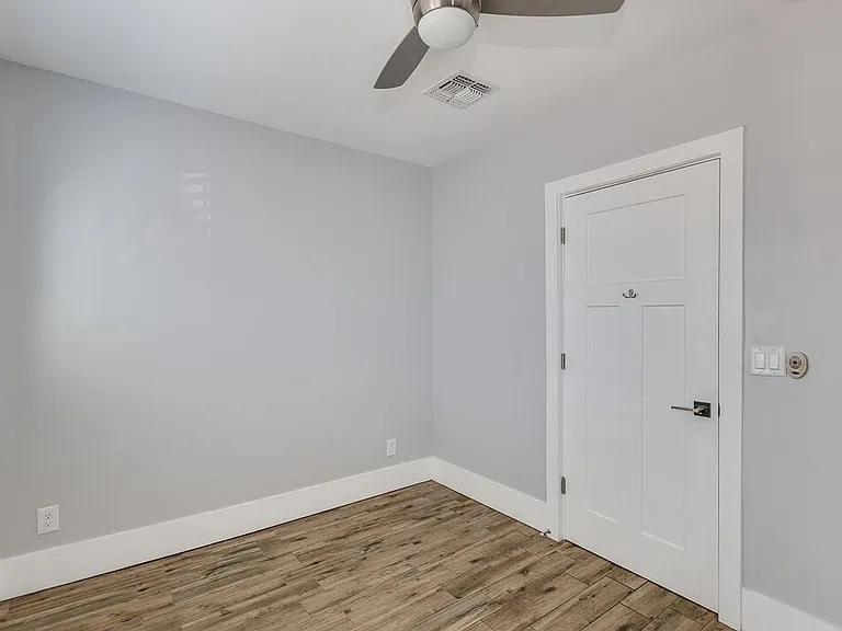 517-523 W Roosevelt St — Photo 12