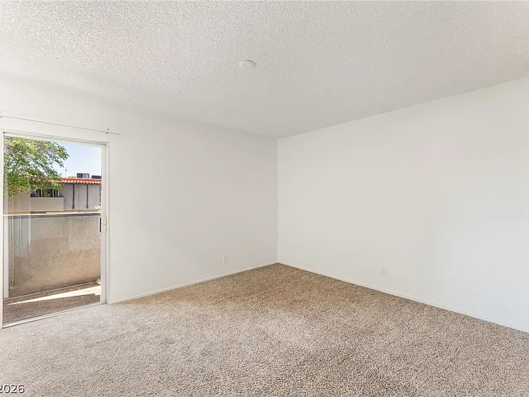 1406 N Jones Blvd — Photo 16