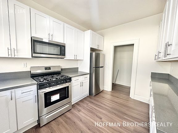 5th image of 1838 N Wilton Pl APT 6