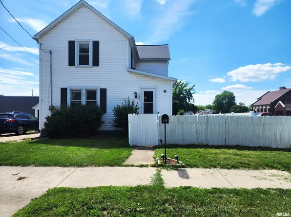 215 N Oakwood Ave, Geneseo, IL 61254