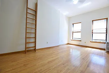 Rented by Street Realty Brokerage LLC