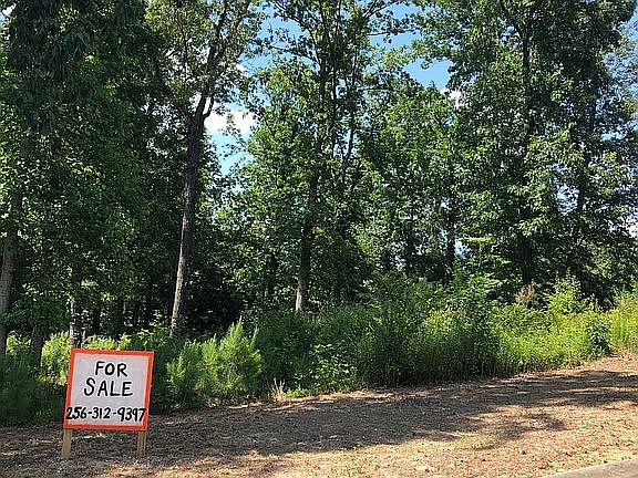3rd image of Laurelwood Dr
