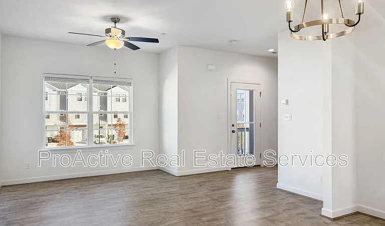 4323 Pinter Ln — Photo 10