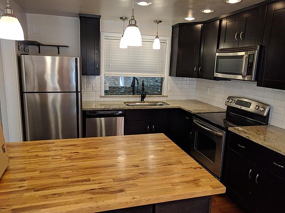 3rd image of 10826 NE 35th Pl APT 1