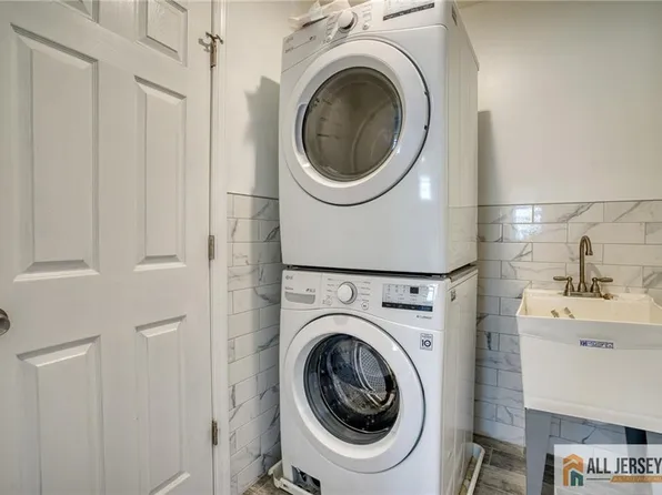 25 Haag St, Sayreville, NJ 08872