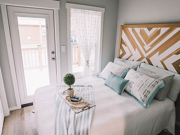 Bedroom fits queen bed