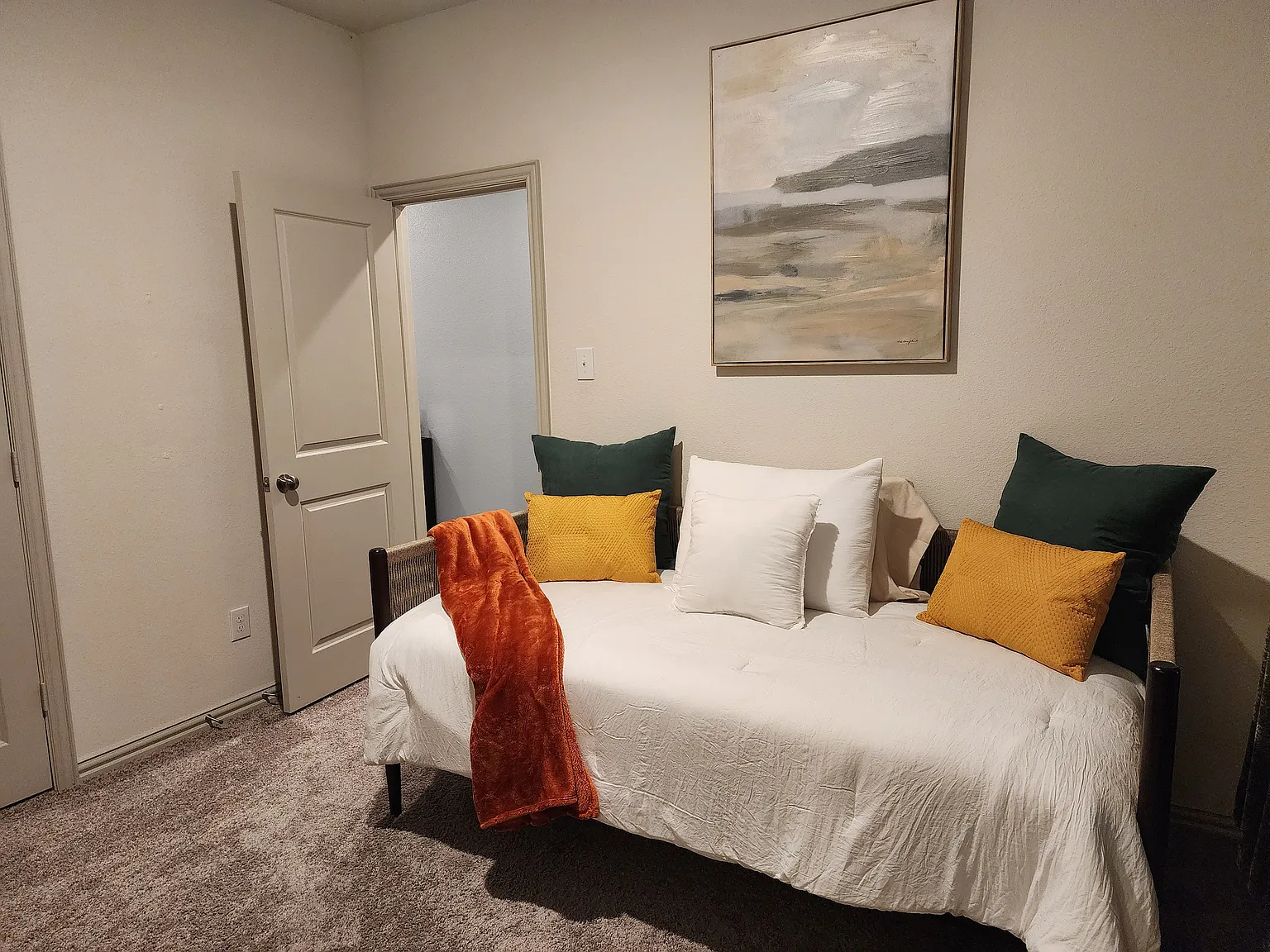 2 bed, 2000 sqft, $2,300 — Photo 4
