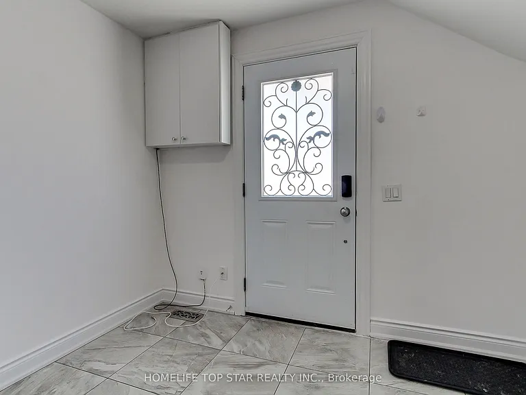 17 Royal St #UPPER — Photo 7
