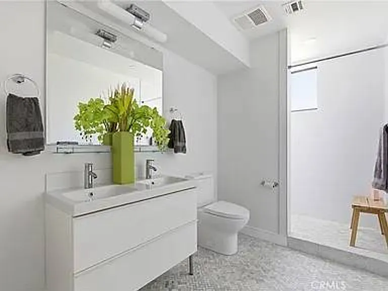 2432 Penmar Ave #201 — Photo 15