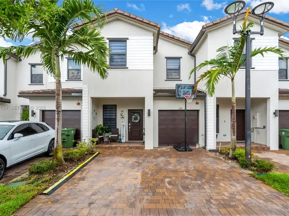278 SW 159th Pl, Pembroke Pines, FL 33027