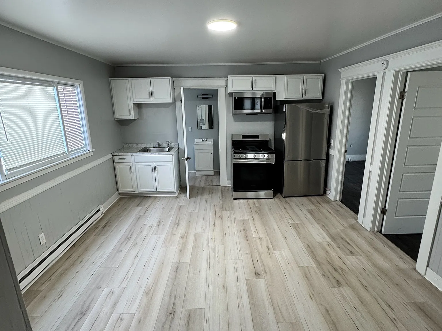 325 Richmond Ave — Photo 3