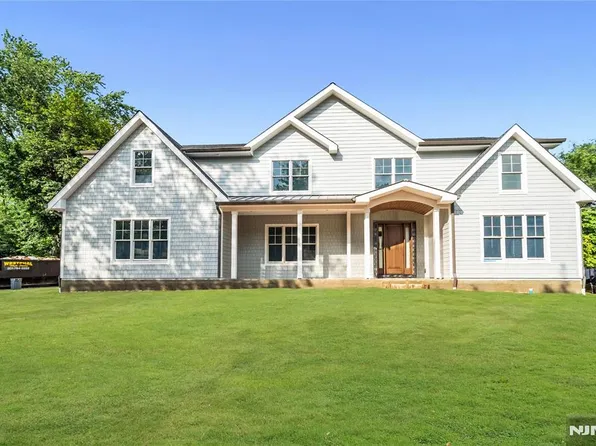 12 Rickland Rd, Old Tappan, NJ 07675