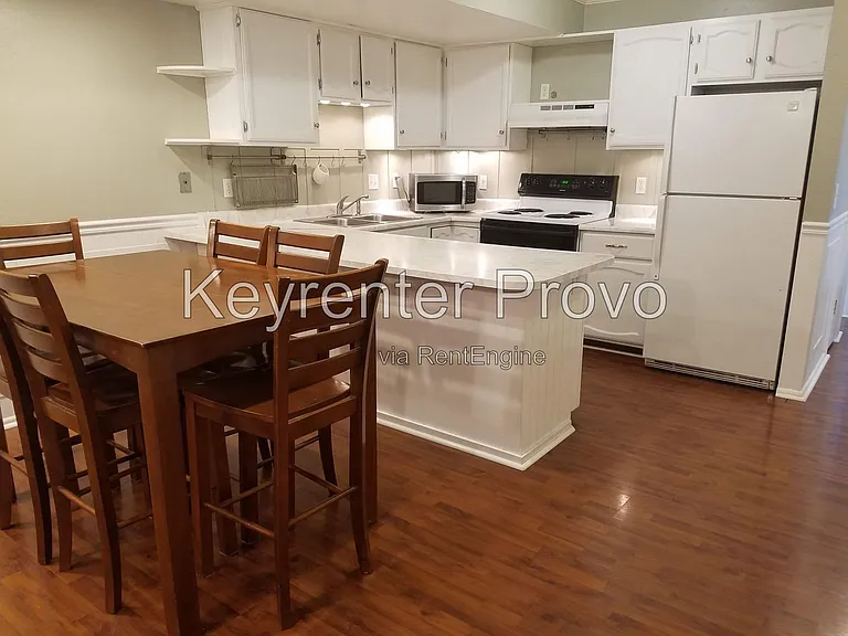 1686 Hickory Ln — Photo 3
