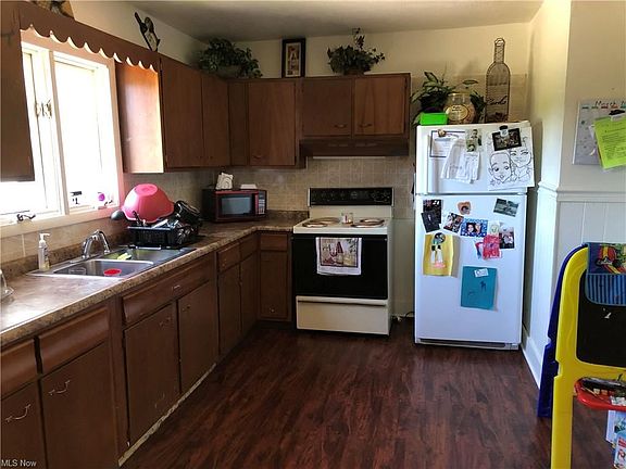 2nd image of 815 E Main St