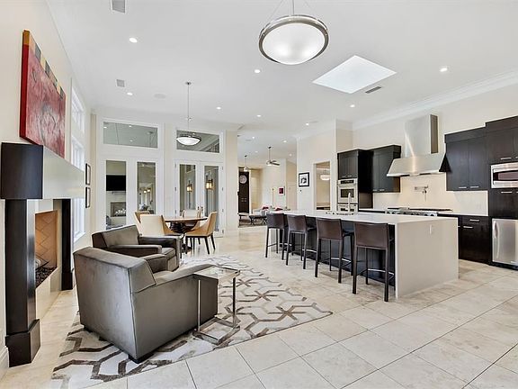 5th image of 5115 Royal Crest Dr