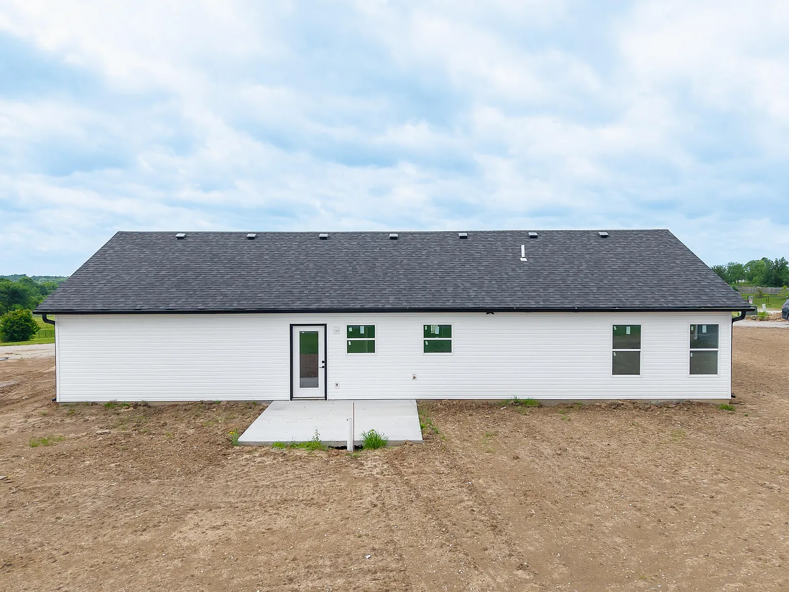 3 bed, 2.0 bath, 1250 sqft, $2,000 — Photo 3