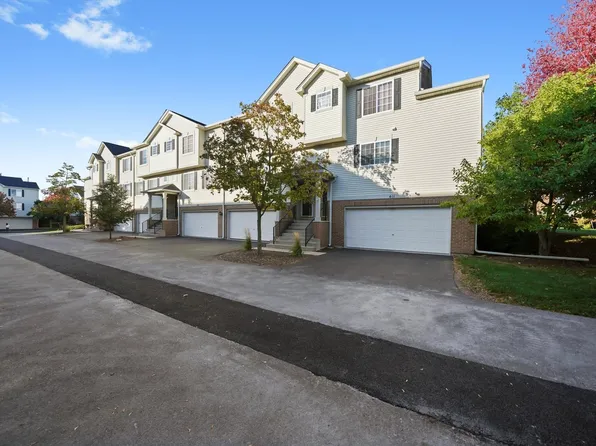 409 Evergreen Cir #409, Gilberts, IL 60136