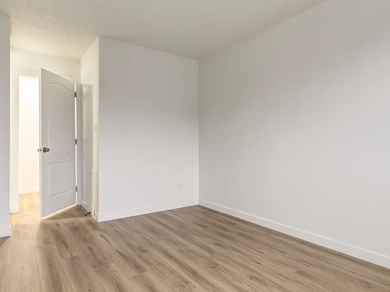 358 Hooper Cres NW — Photo 19