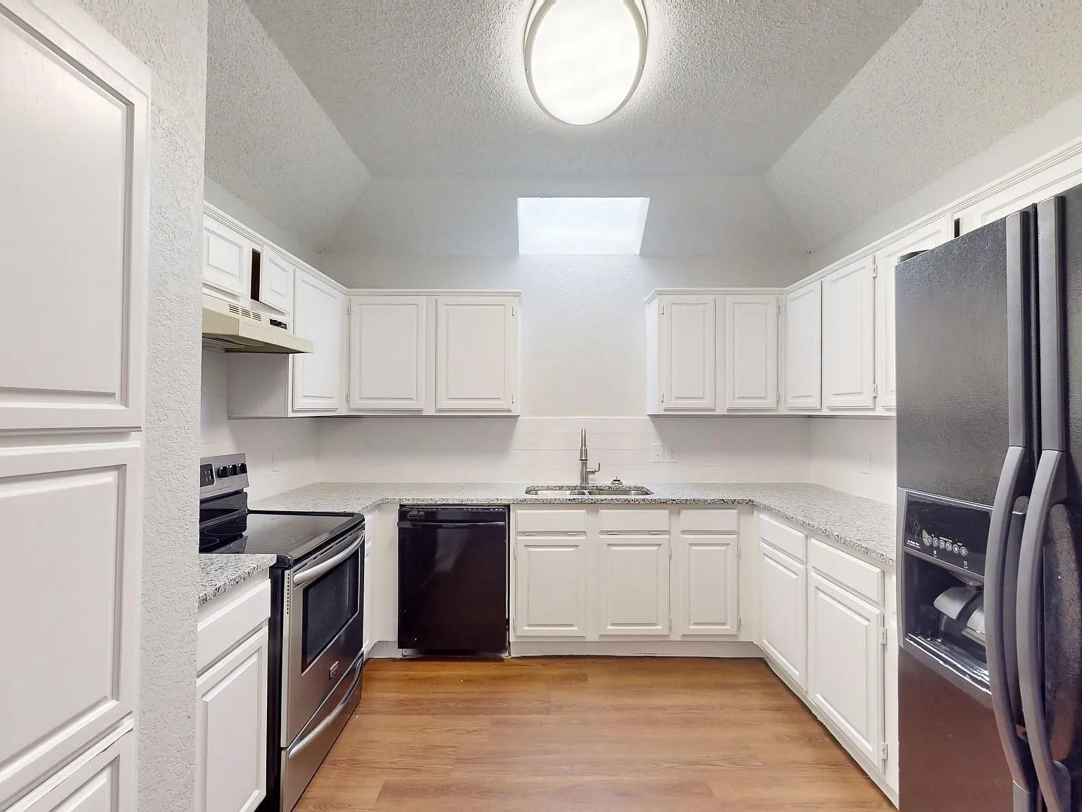4 bed, 2.0 bath, 1683 sqft, $910 — Photo 4