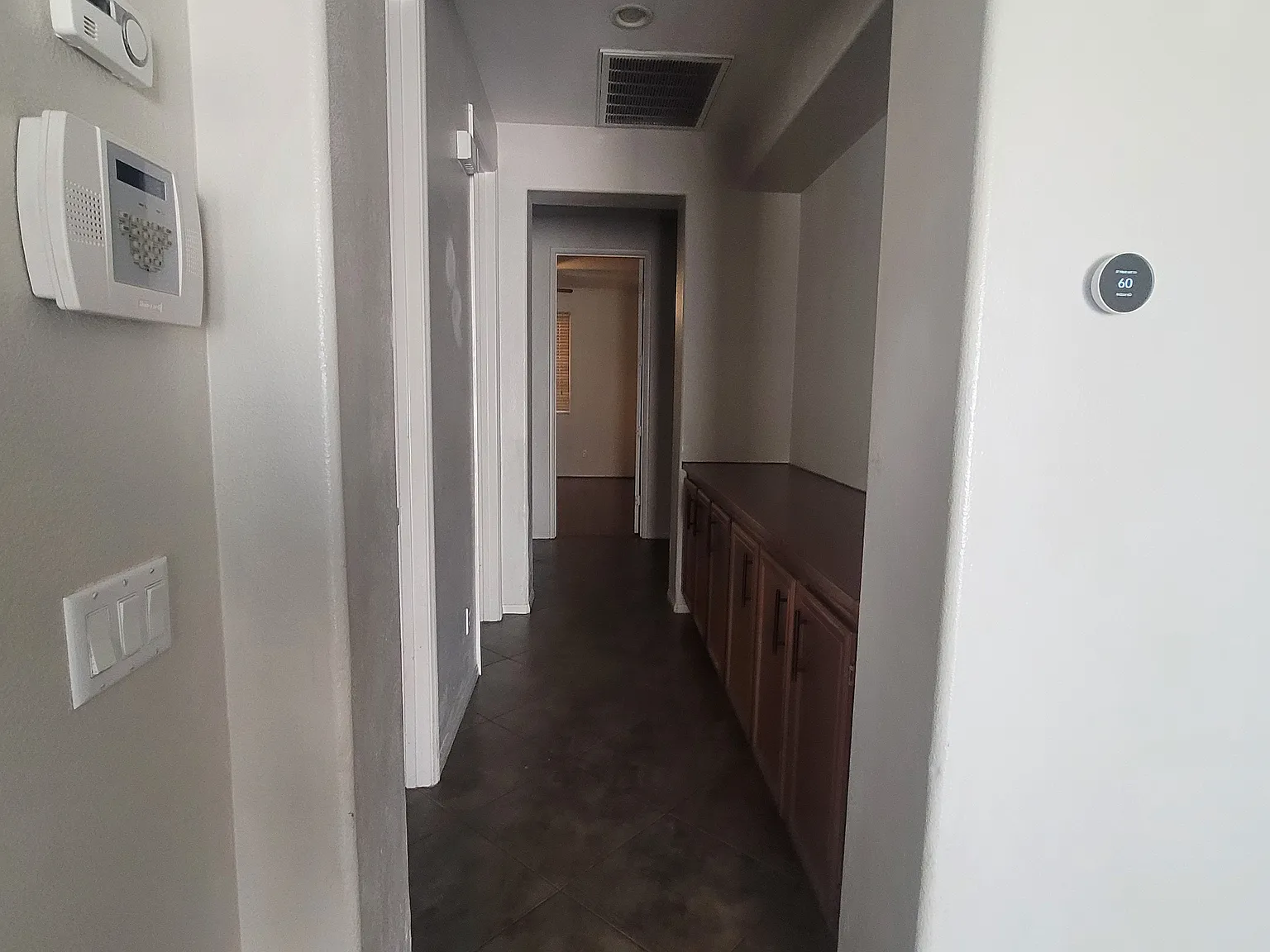 3 bed, 2420 sqft, $3,200 — Photo 4