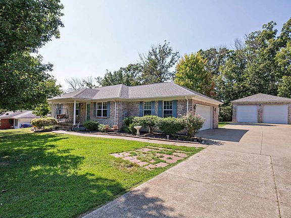 2nd image of 300 E Lakeview Dr
