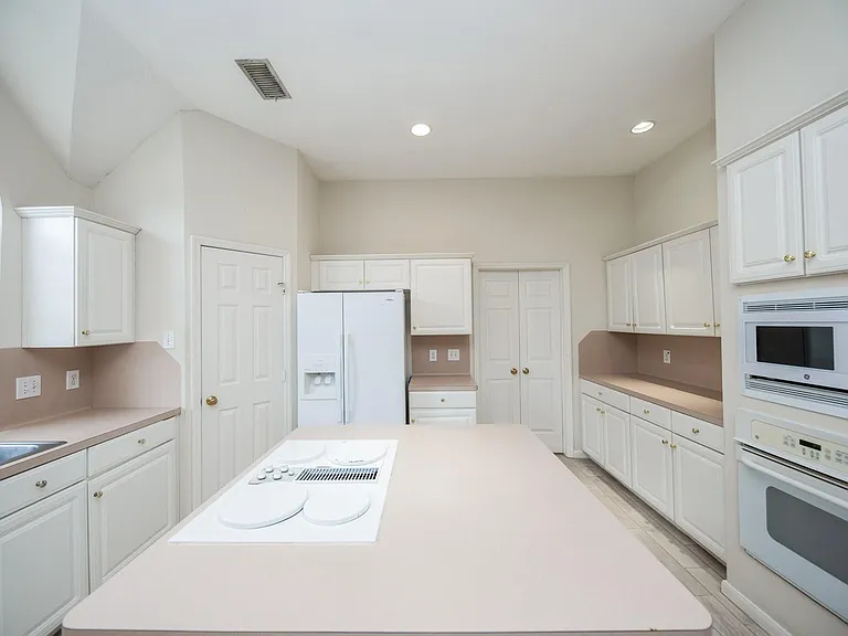 703 Acacia Pl — Photo 25