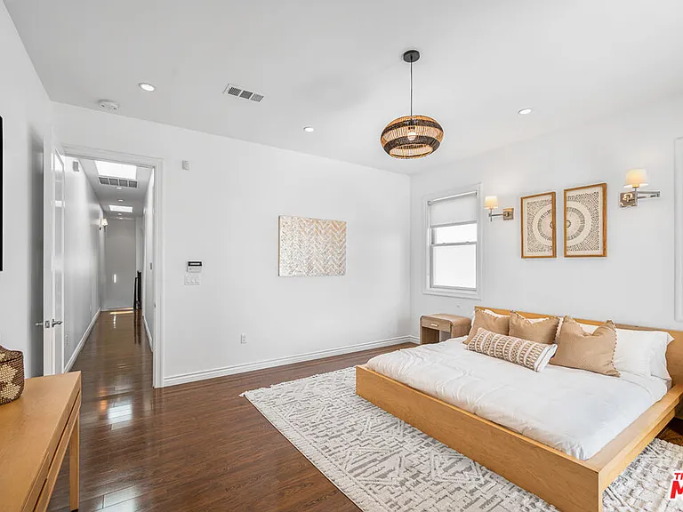 715 N Kilkea Dr #1/2 — Photo 19