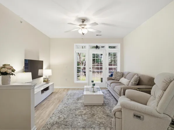 512 Weather Ridge Ln, Cary, NC 27513