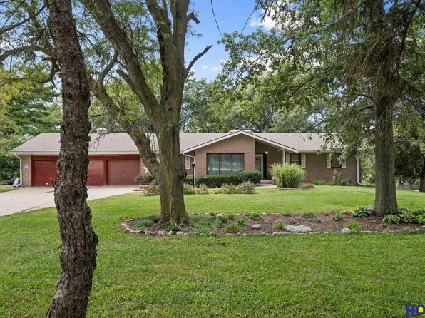 221 S 162nd St, Lincoln, NE 68520