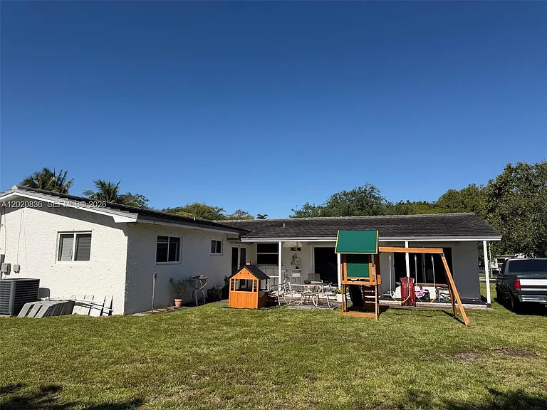13425 NW 2nd Ave — Photo 4