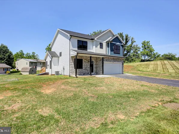695 Karvois Ct, Chambersburg, PA 17202