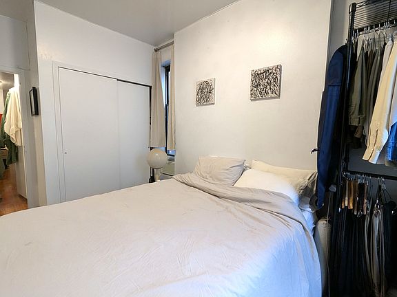 5th image of 57 W 105th St APT 3C