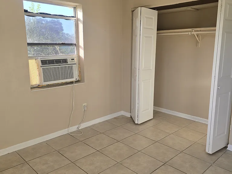 945 Shorecrest Ave — Photo 7