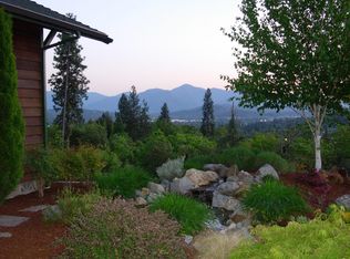 272 NE Oak Dale Dr, Grants Pass, OR 97526