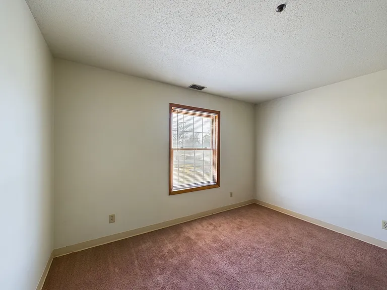 Chesterfield Apartments — Photo 7